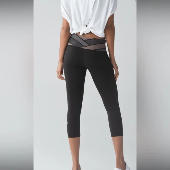 Lululemon Wunder Under Crop III Black Leggings - Picture 2 of 7